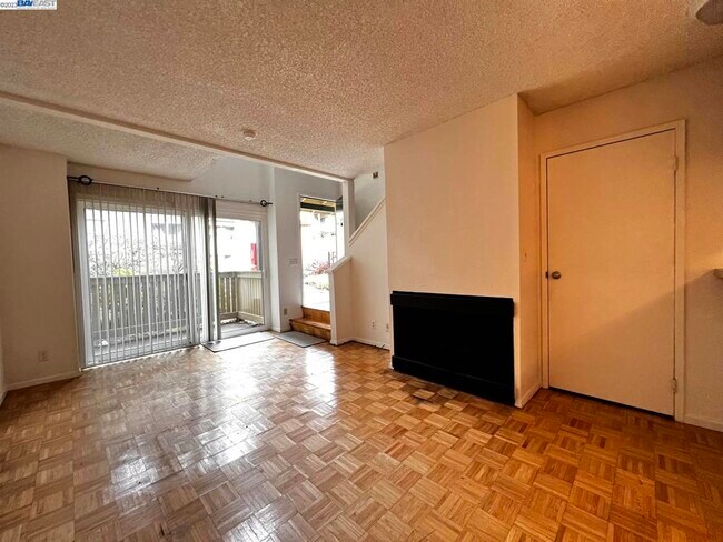 Photo - 385 Mandarin Dr