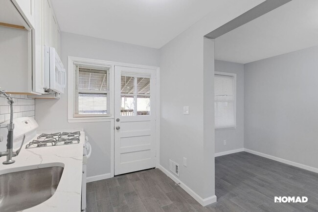 Photo - 2207 Firethorn Rd