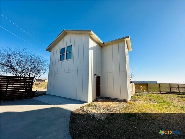 Building Photo - 725 Hard Luck Rd