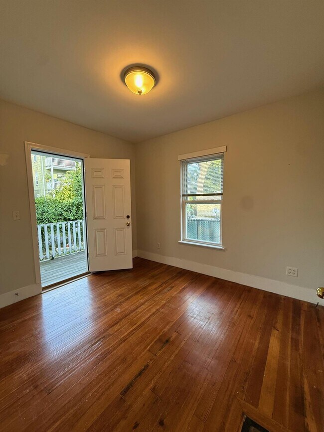 Building Photo - 69 Raymond Ave Unit 1R