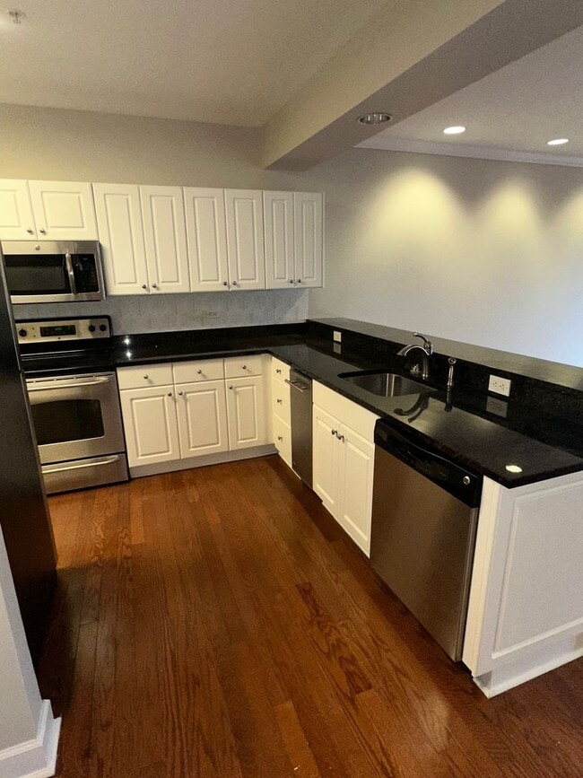 Photo - 1 Bed, 1 Bath at Carolina Walk - Steps from Williams Brice Stadium! Unidad S-310