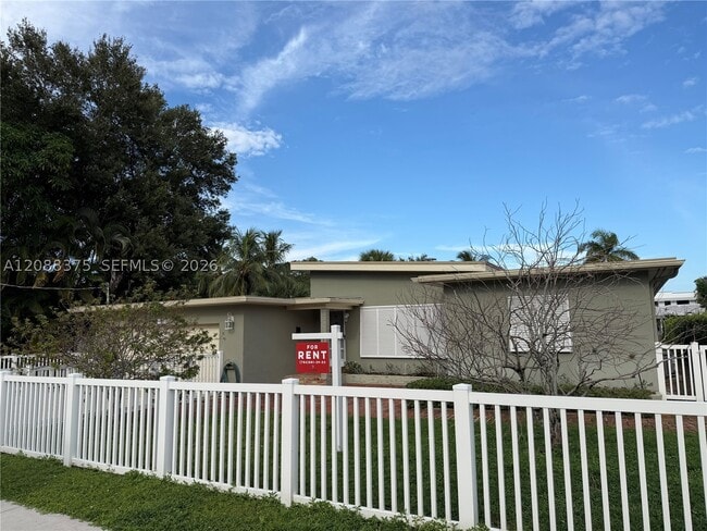 Photo - 800 SW 8th St