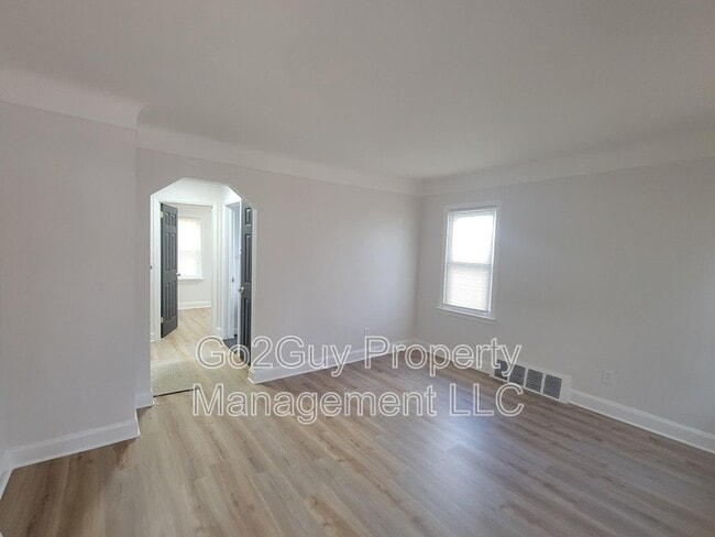 Photo - 19945 Greenview Ave