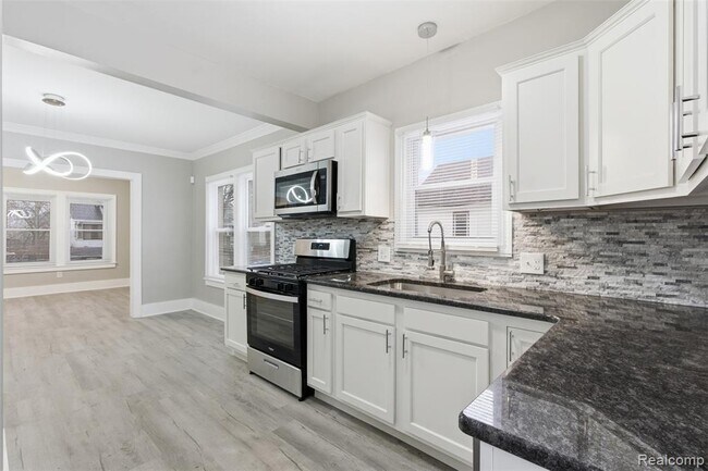 Photo - 6433 Globe St