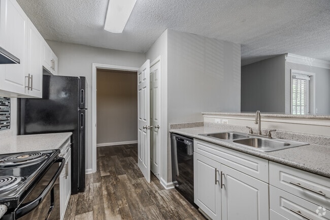1BR, 1BA - 883SF - Kitchen