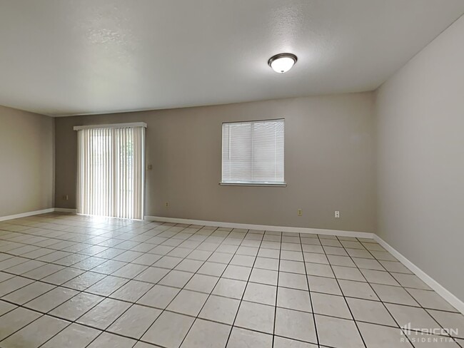 Photo - 601 Jeelu Way