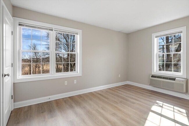 Photo - 174 Elm St Unit 2