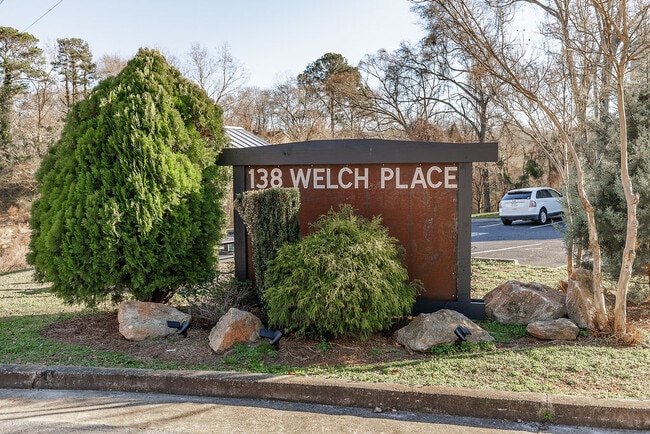 Building Photo - 138 welch Place, Unit 4
