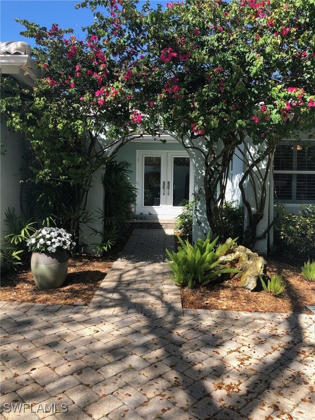 Photo - 677 18th Ave S