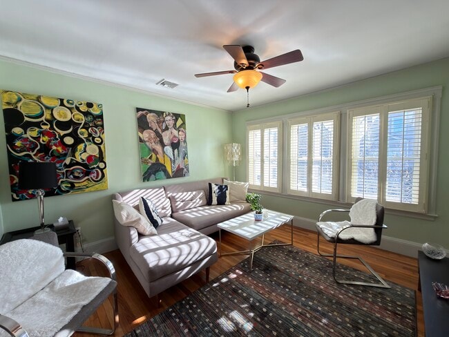 Building Photo - 20 Magnolia Ave Unit 2