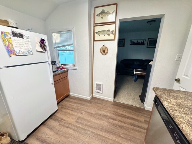 Photo - 727 1/2 3rd St N