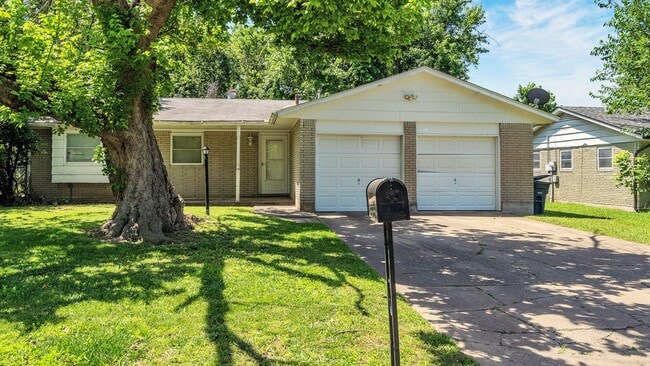 Beautifully Redone 2 Bedroom House! Availa... - Beautifully Redone 2 Bedroom House! Availa...