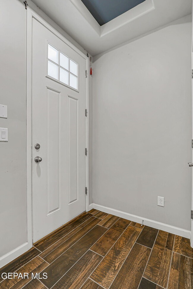 Photo - 6061 Cinnamon Pk St