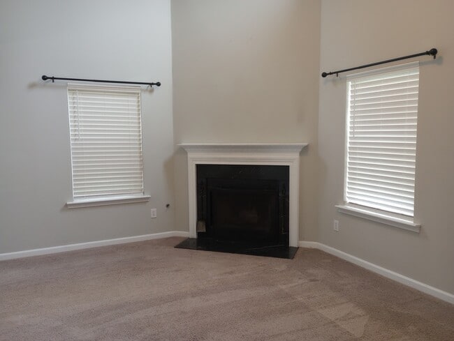 Photo - 108 Lacombe Ct