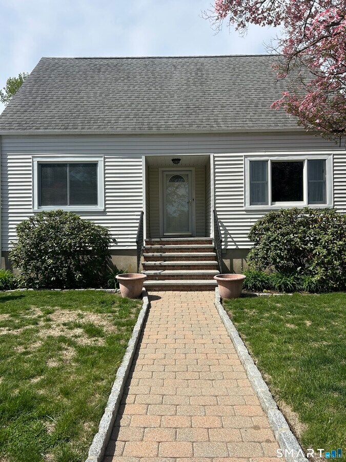 Photo - 39 Waterbury Ave
