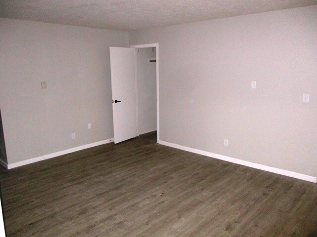 Photo - 1007 Charlotte Dr