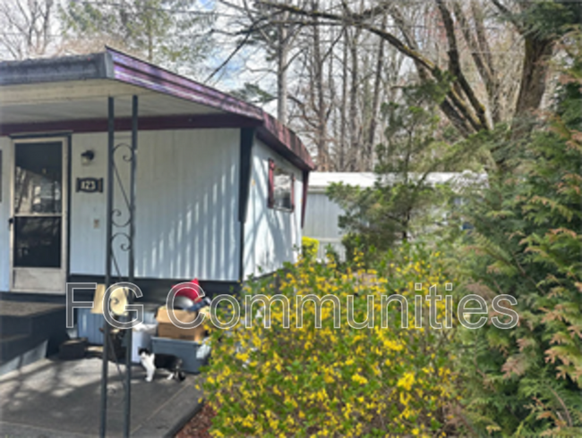 Photo - 123 Tuckaway Ln