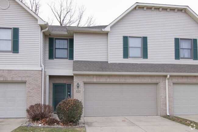 Building Photo - 3 Bedroom Townhome in Greenwood