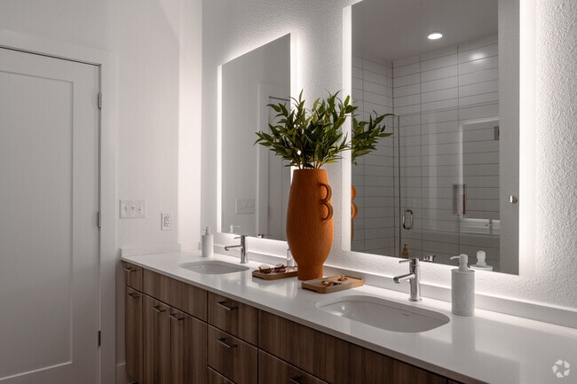 2BR, 2BA - 1,237SF - Primary Bathroom