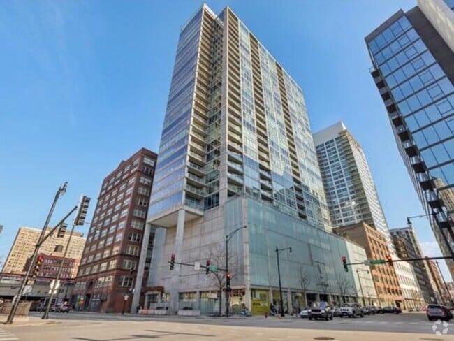 Building Photo - 611 S Wells St Unit 1307 Rental