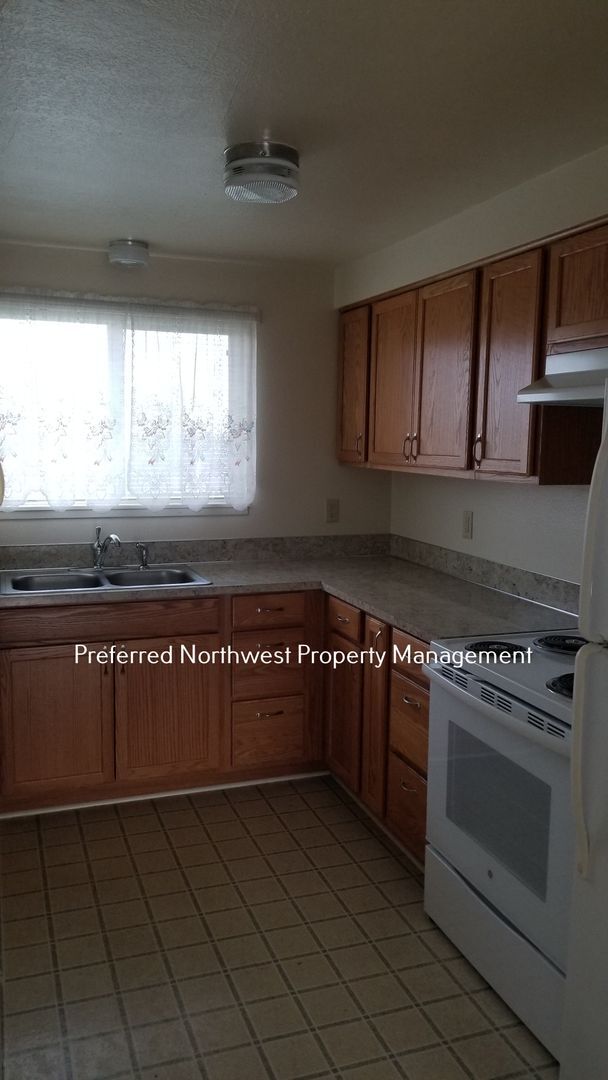 Photo - 4618 Aster St