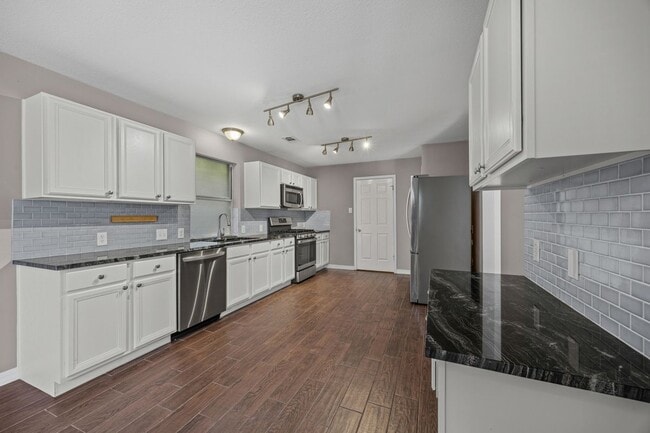 Photo - 11304 Avering Ln