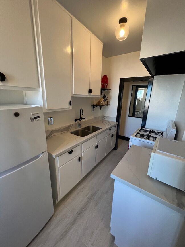315 W 3rd St Unit 511