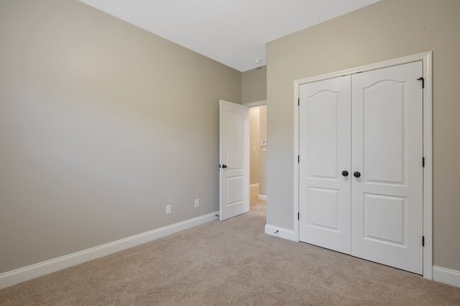 Photo - 159 English Oak Dr