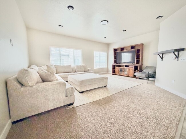 Photo - Beautiful 3-Story Townhome | 4 Bedrooms | 3 Baths | 2-Car Garage | Hyrum, Utah