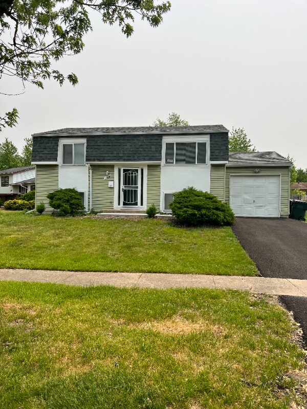 Photo - 17681 Country Club Ln House