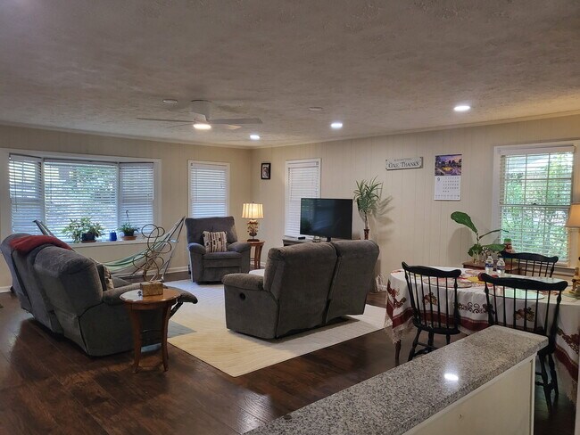 Photo - 5111 Cavalier Dr SE