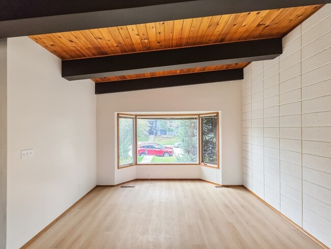 Photo - 612-656 56 Ave SW
