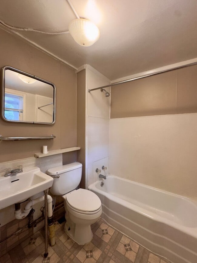 Photo - 16 N Madeira St