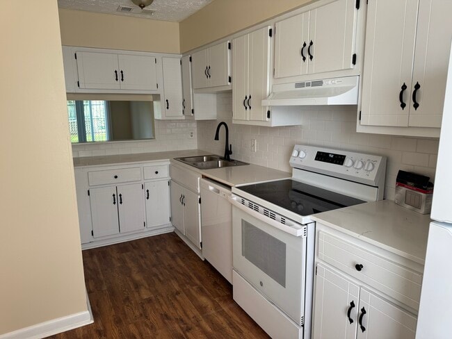 Kitchen - North Court Townhomes