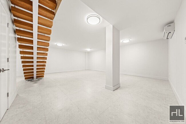 Photo - BRUCKNER BOULEVARD Unit 103