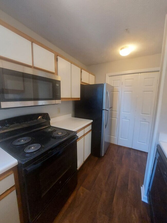 Photo - 300 Waterdown Dr