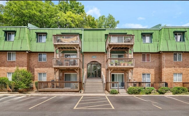 Building Photo - 2003 Tall Oaks Dr Unit 2B Rental
