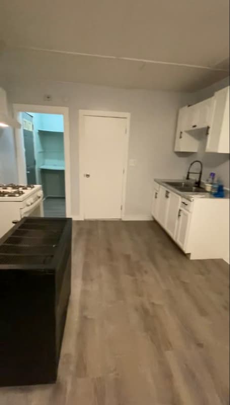 Building Photo - 47 Lens St