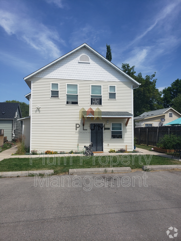 Building Photo - 1935 S 12th St W Unit A Rental