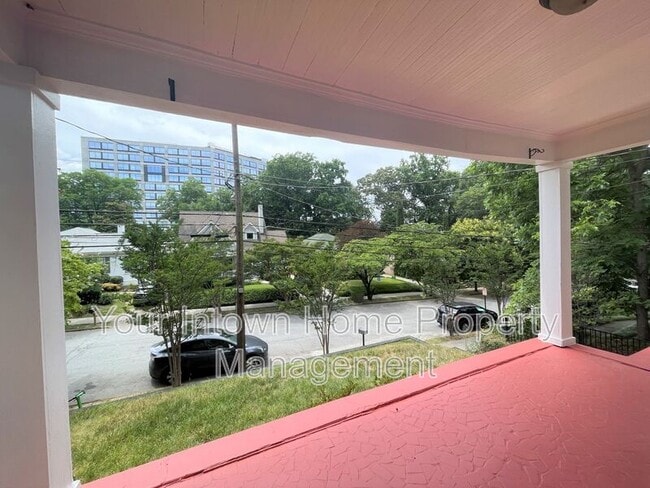 Photo - 639 Somerset Terrace NE