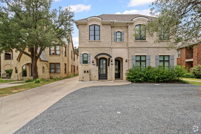 Building Photo - 3322 S University Dr Rental
