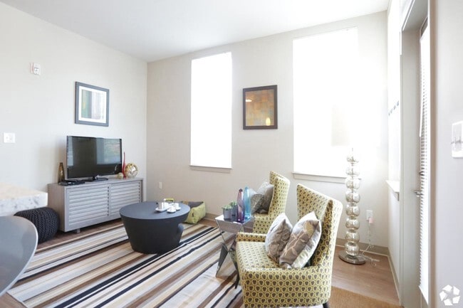 Living Area - 1111 Stratford