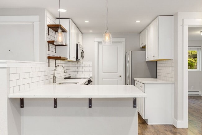 Photo - Modern 2 Bedroom 2 Bathroom Condo Close to Downtown Kirkland