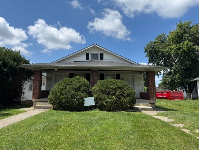 Building Photo - 738 N Bosart Ave Unit 738 N Bosart Ave