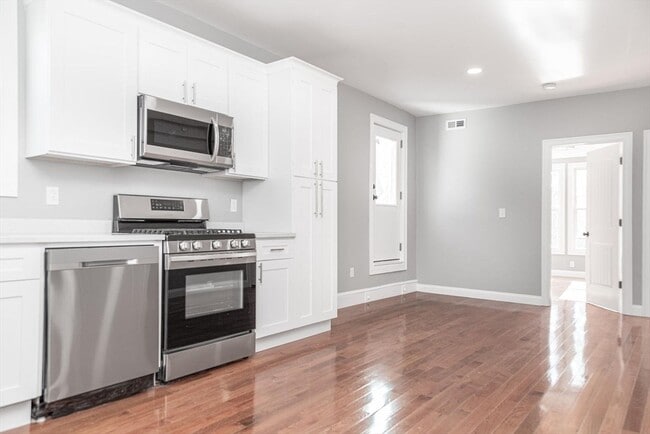 Building Photo - 16 Gaston St Unit 2F