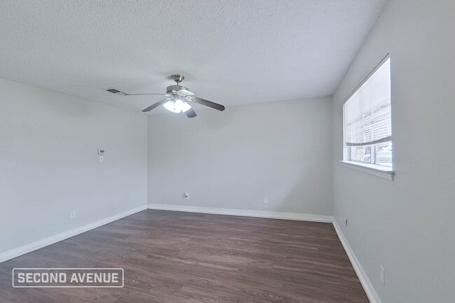 Photo - 2810 Plaza St