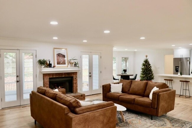 Photo - 1951 Wellington Ln