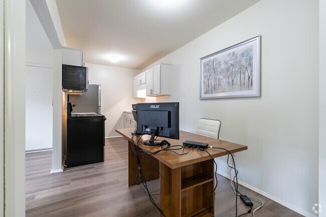 1BR, 1BA - 600SF - Model - Dining Room - Mill Creek Apartments