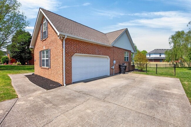 Photo - 197 Red Jacket Trce