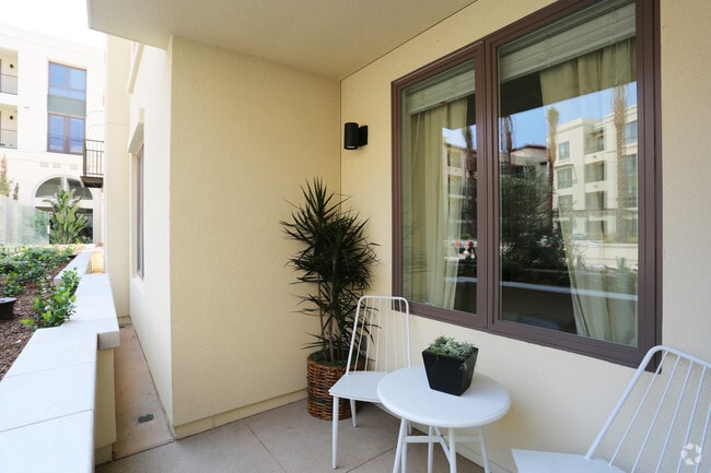 2BR, 2BA-Patio - Avila